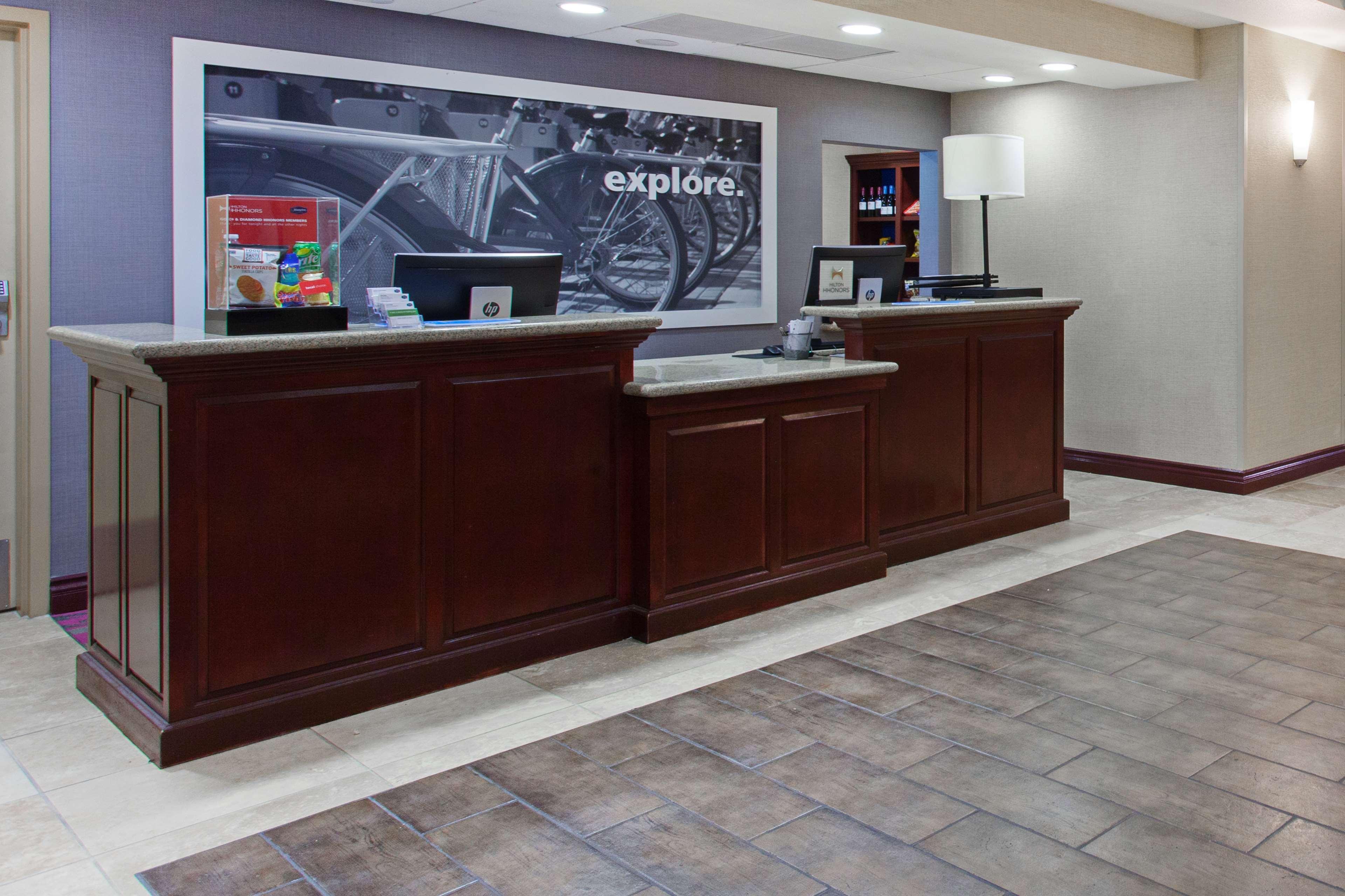 Hampton Inn & Suites Oakland Airport-Alameda Exterior photo