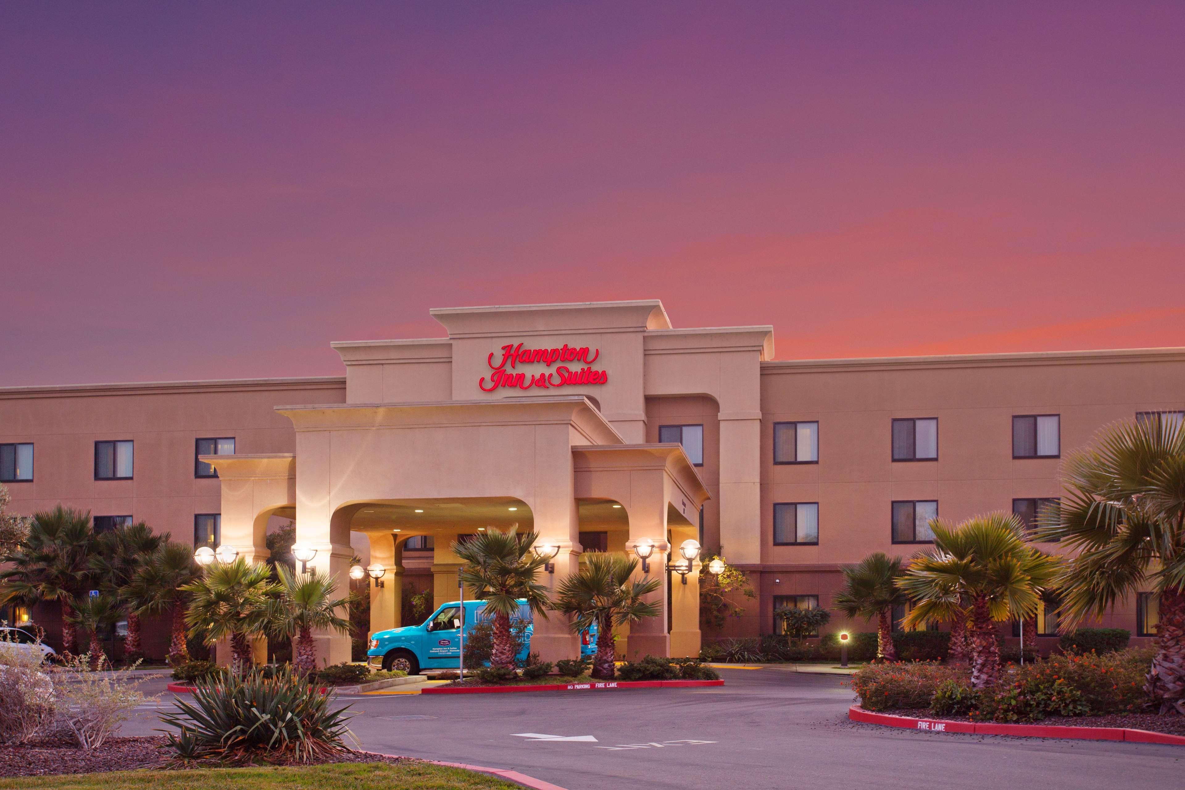 Hampton Inn & Suites Oakland Airport-Alameda Exterior photo