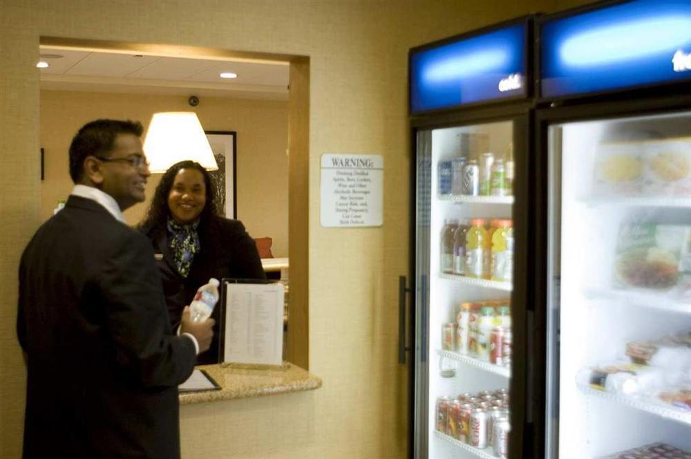 Hampton Inn & Suites Oakland Airport-Alameda Room photo