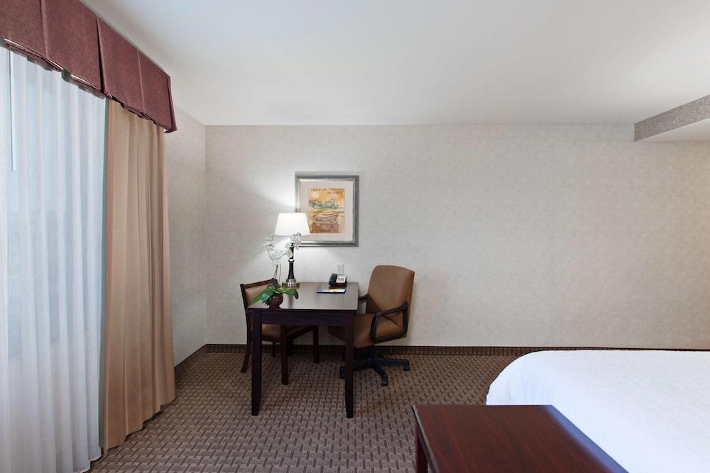 Hampton Inn & Suites Oakland Airport-Alameda Exterior photo