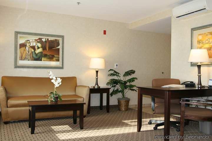 Hampton Inn & Suites Oakland Airport-Alameda Interior photo