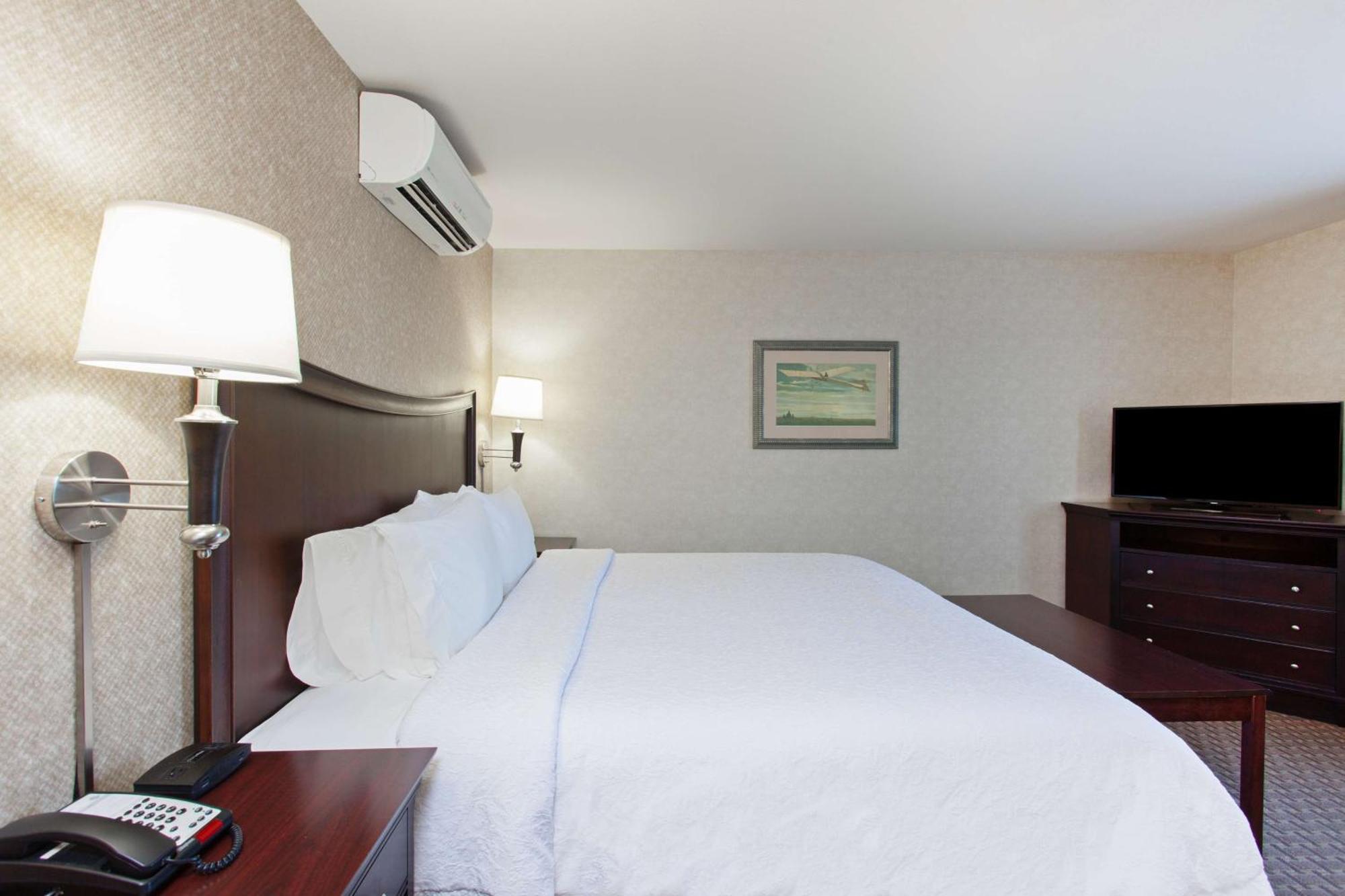 Hampton Inn & Suites Oakland Airport-Alameda Exterior photo