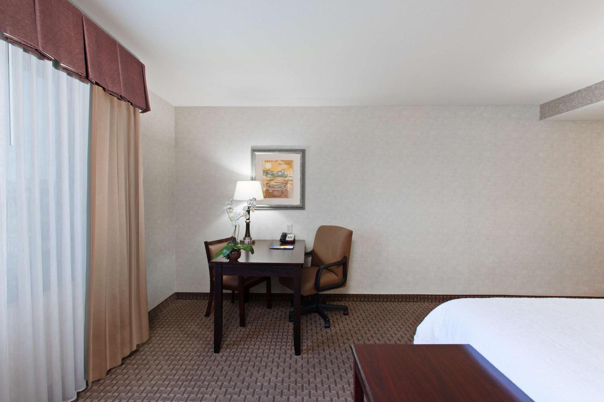 Hampton Inn & Suites Oakland Airport-Alameda Exterior photo