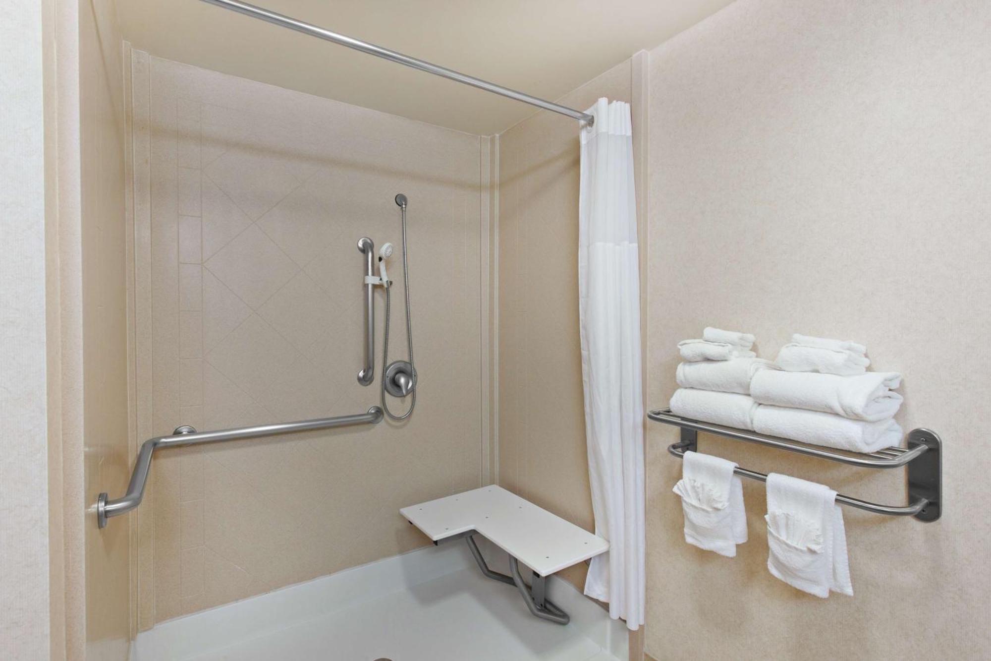 Hampton Inn & Suites Oakland Airport-Alameda Exterior photo