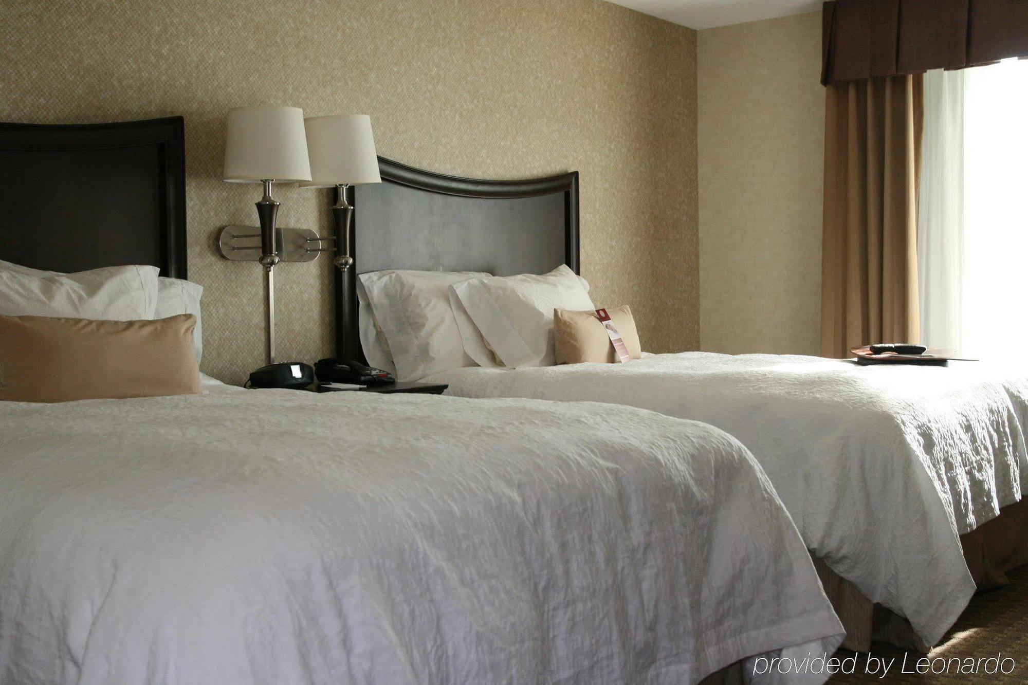 Hampton Inn & Suites Oakland Airport-Alameda Room photo